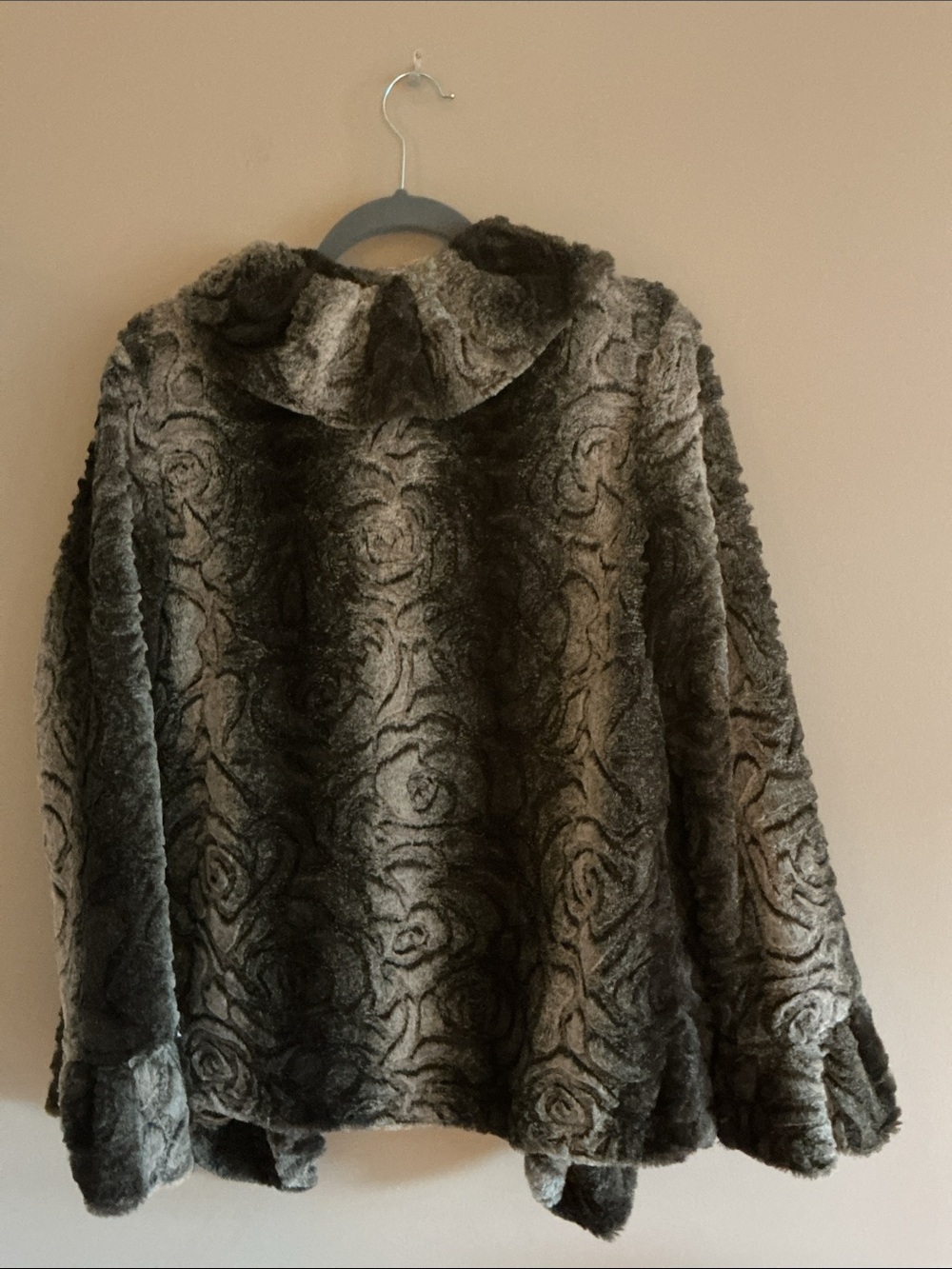 Ruffled Faux-Fur Open Cardigan - Gray - Picture 4 of 5